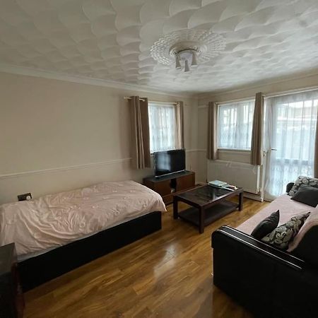 Spacious Bungalow In London, Near Central London, The Excel Centre And The O2, Ideal For Families Εξωτερικό φωτογραφία