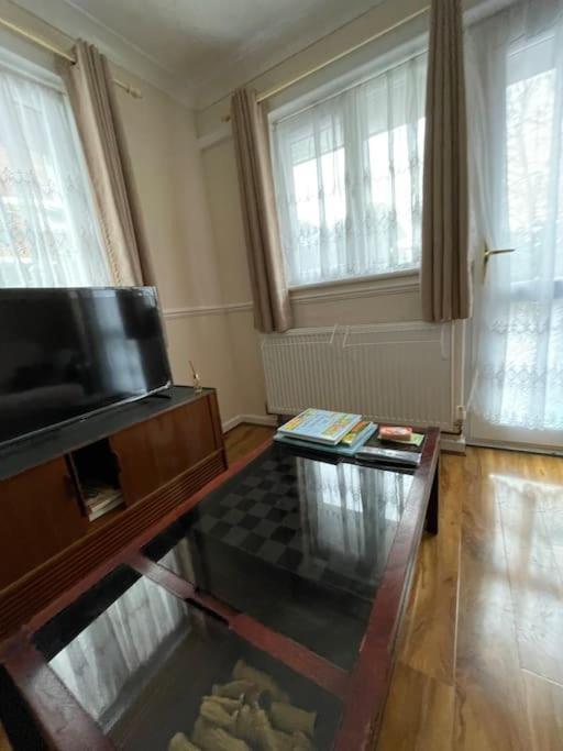 Spacious Bungalow In London, Near Central London, The Excel Centre And The O2, Ideal For Families Εξωτερικό φωτογραφία