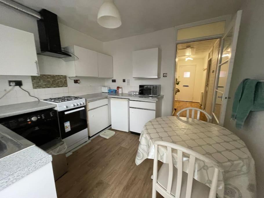 Spacious Bungalow In London, Near Central London, The Excel Centre And The O2, Ideal For Families Εξωτερικό φωτογραφία